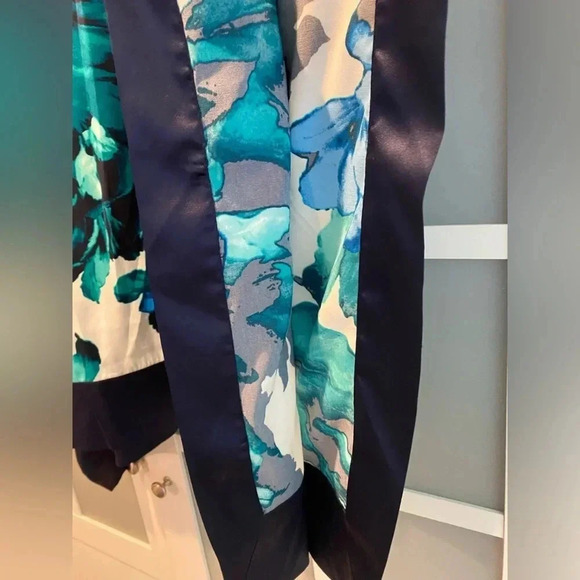 Peter Nygard Women’s Beautiful Colorful Flowing Silky Blouse Women’s Size XL EUC - Picture 3 of 11